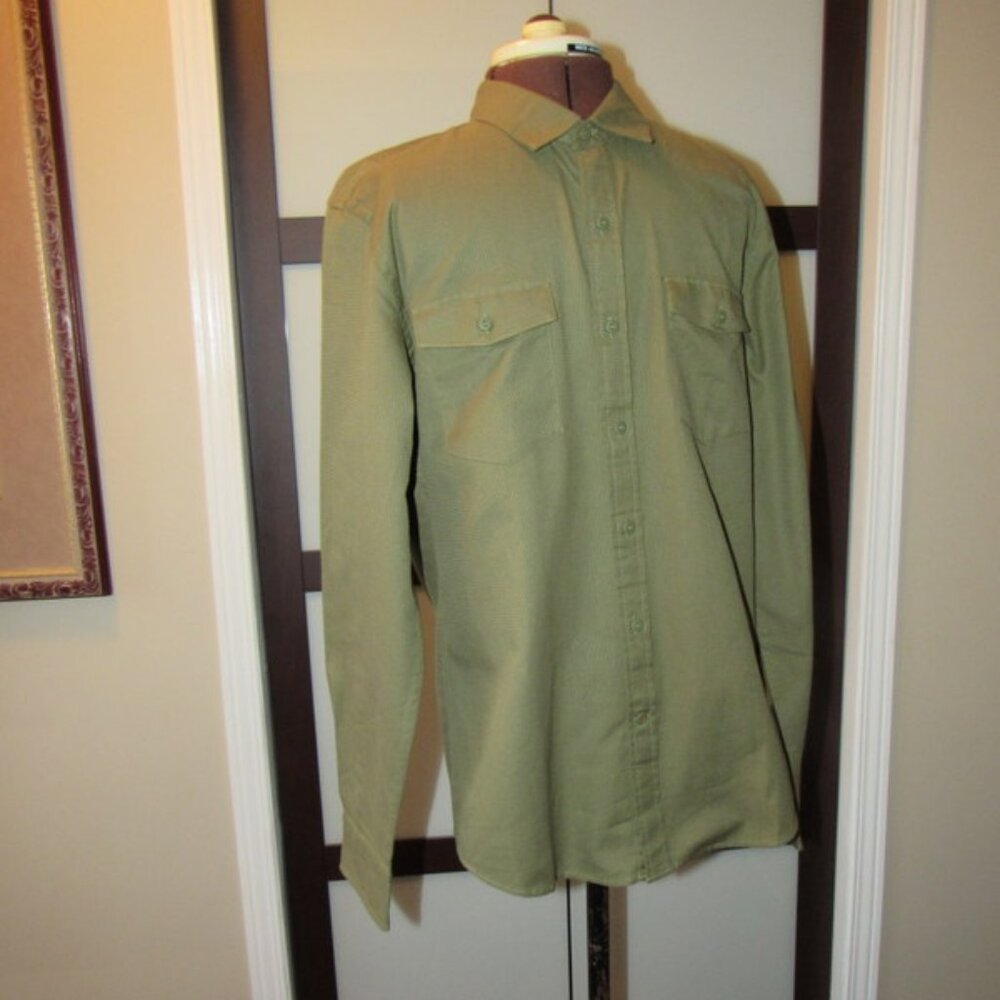 Mens Goodthreads Button Up Shirt.  Green. Size Medium. NWOT.